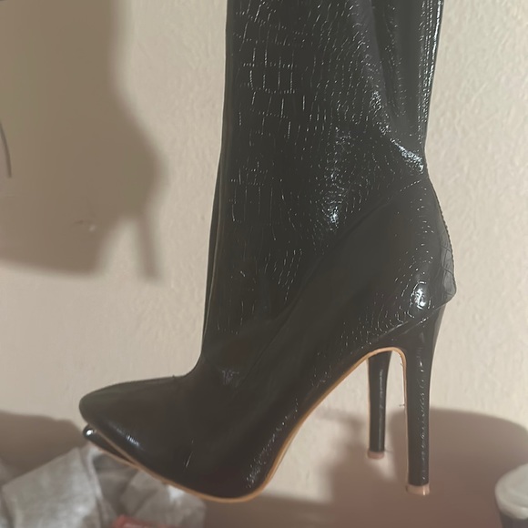 10/10 quality worn once black reptile skin boots - Picture 1 of 3
